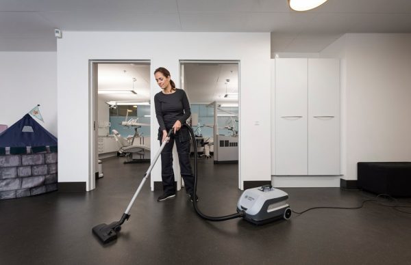 Nilfisk VP300 HEPA UK - Image 2